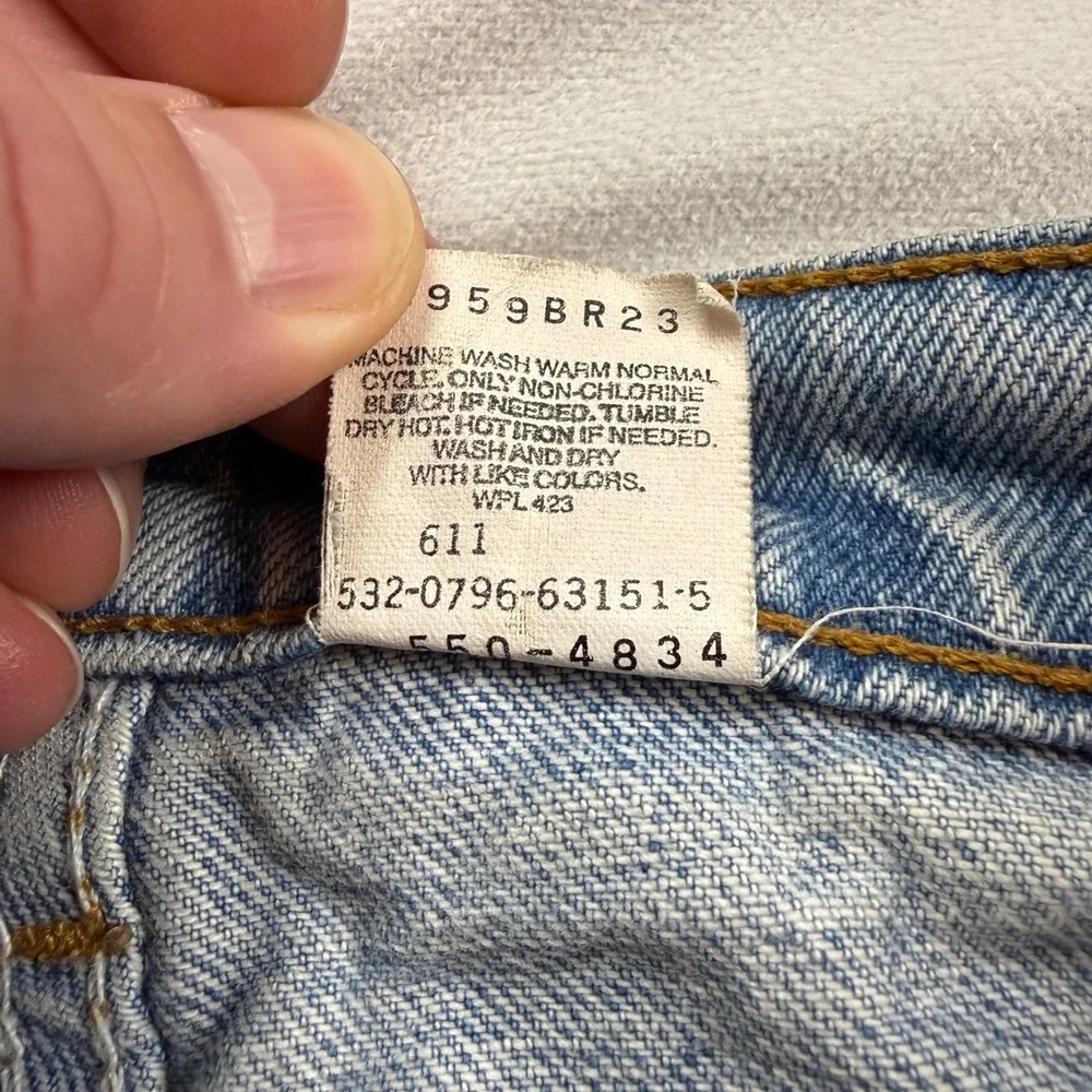 Vintage Levis 550 Relaxed Fit Tapered Leg Jeans Light Wash Made in USA 33x36